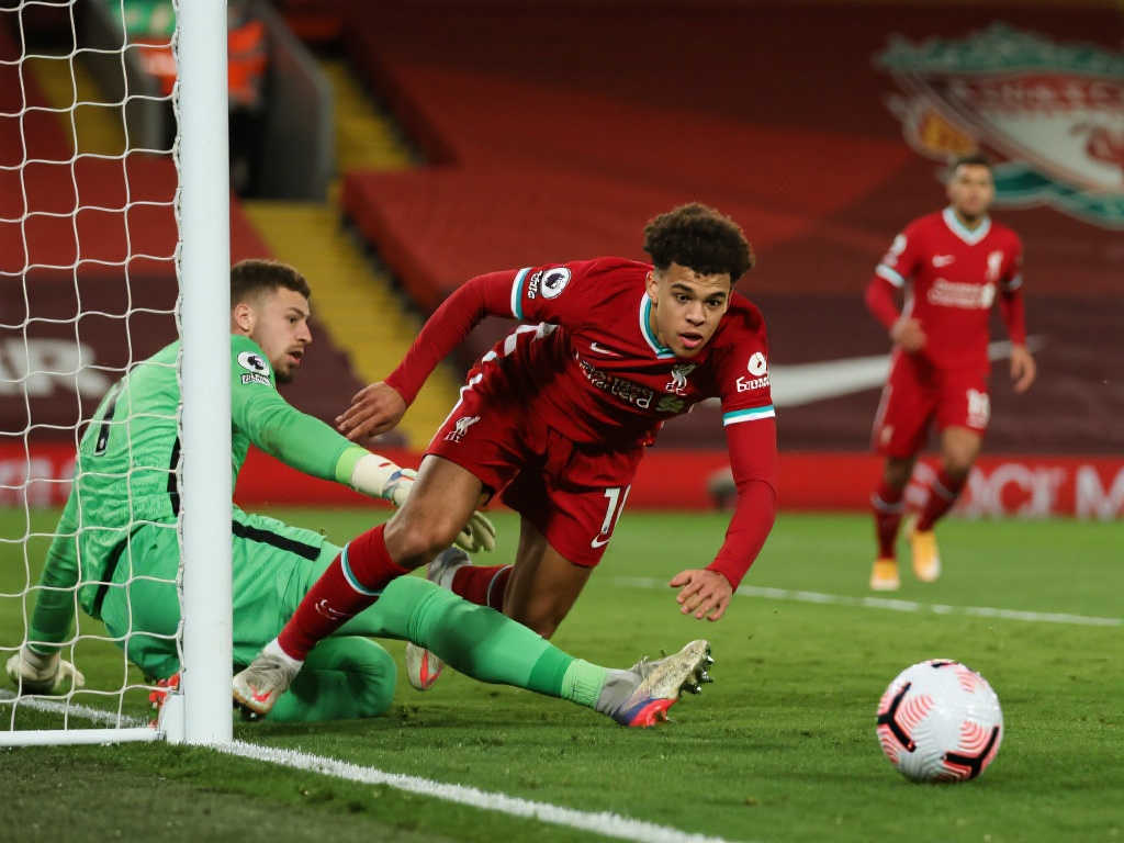 这一年，在蝉联中超冠军之外，我们实现了足协杯夺冠这一梦想.